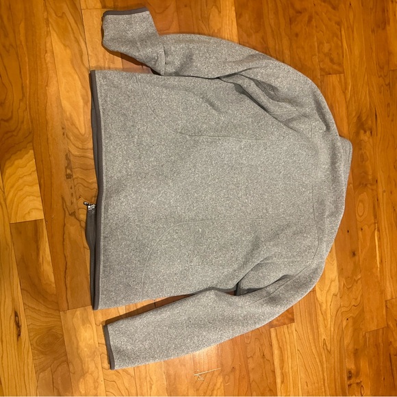 Patagonia zip up in fair used condition - Picture 3 of 6